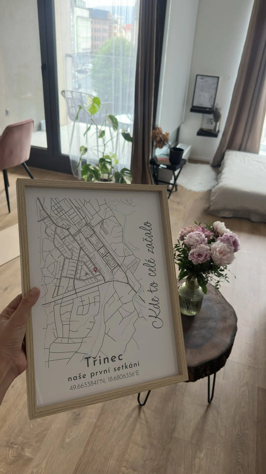 Originální dárek s příběhem: mapa v dřevěném rámu jako dárek k výročí pro zákazníka
